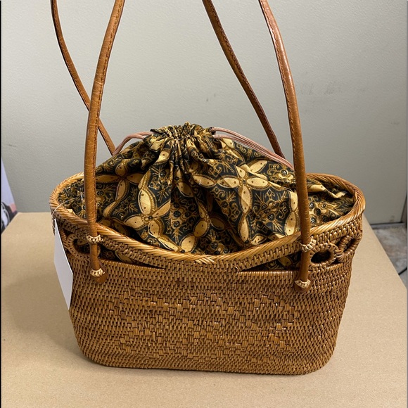 Straw Bag with Drawstring Closure - Picture 2 of 12